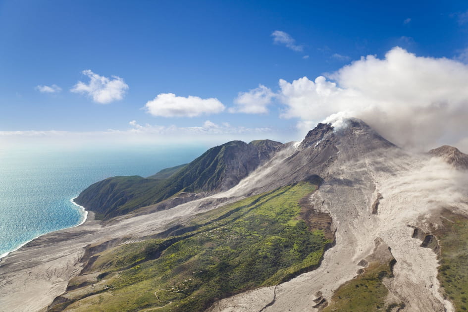 La soufri&egrave;re de Montserrat aux Antilles