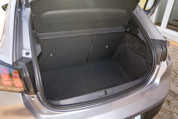 Un coffre beaucoup trop petit sur la nouvelle 208