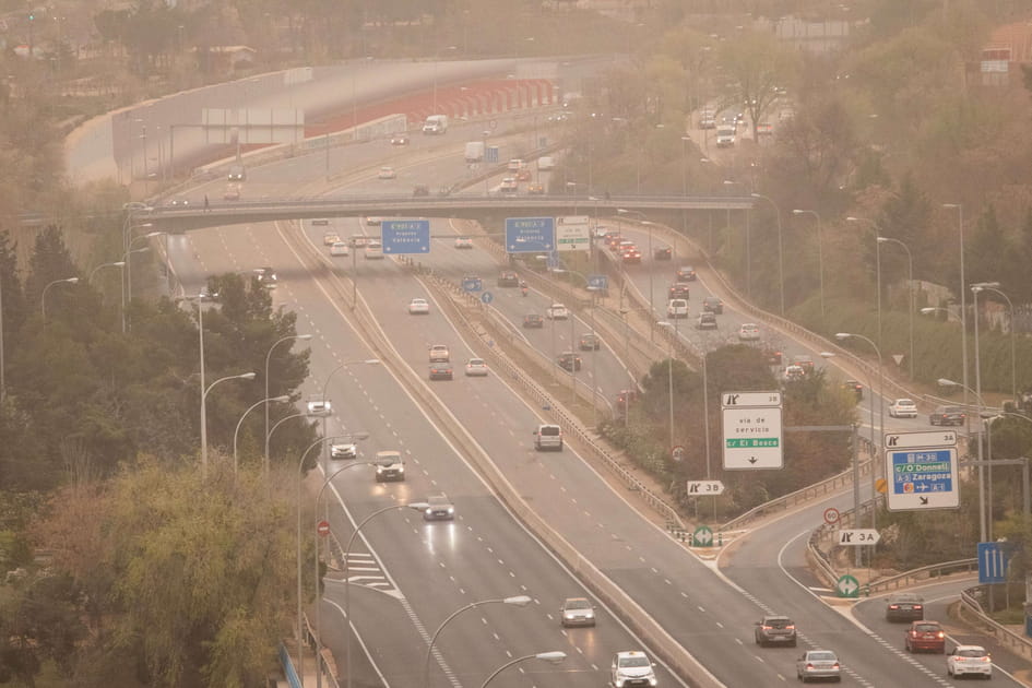 Les images de la temp&ecirc;te de sable venue du Sahara