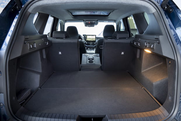 Dacia Bigster : rallonger son coffre, c'est possible en rabattant la partie centrale de la banquette