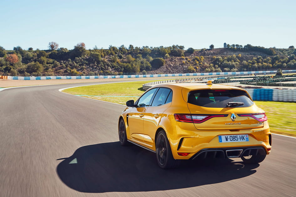 En collaboration avec Renault Sport Racing