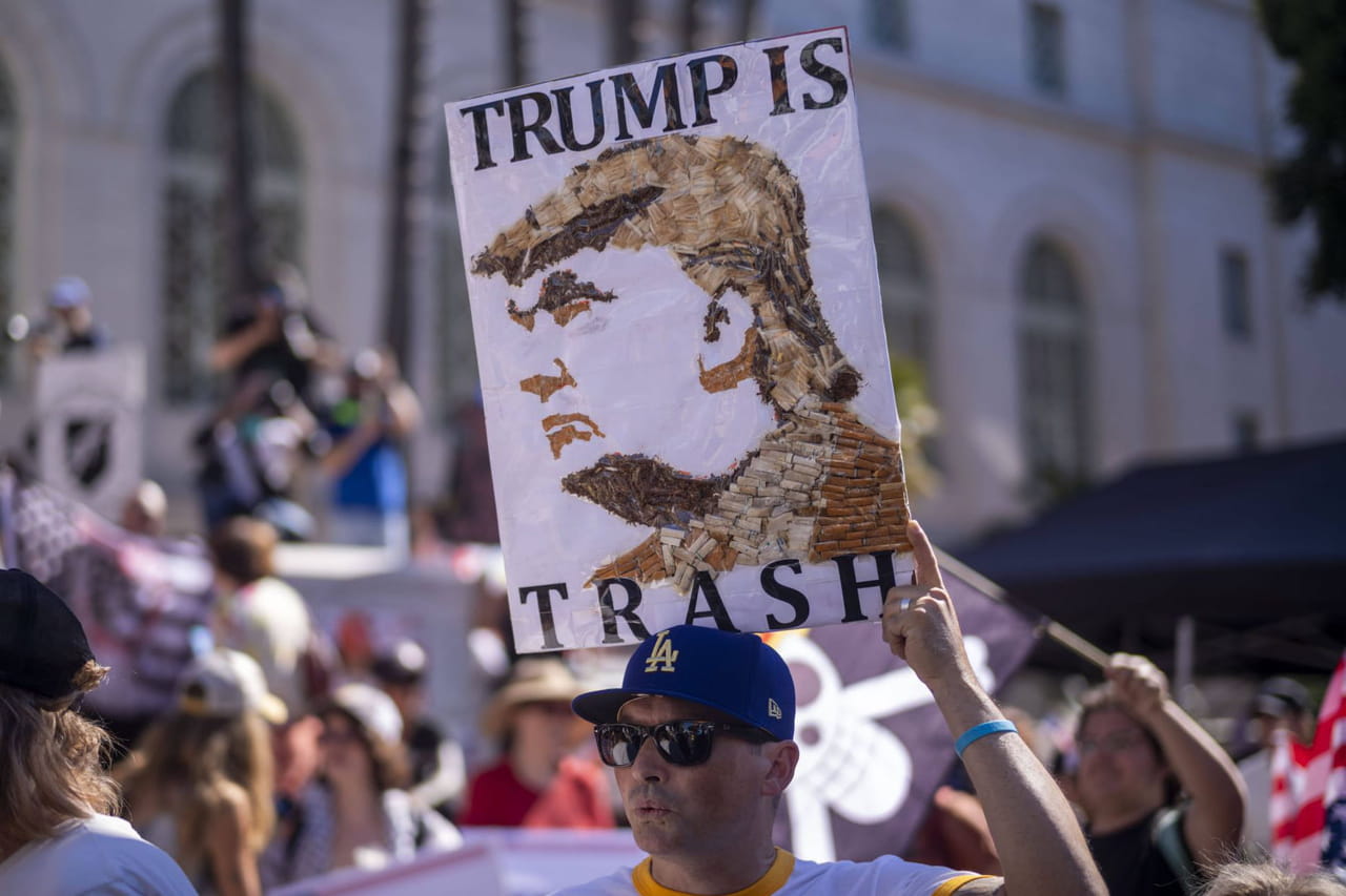 Ã‰tats-UnisÂ : qu'est-ce que le mouvement "No Kings" qui manifeste contre Donald TrumpÂ ?