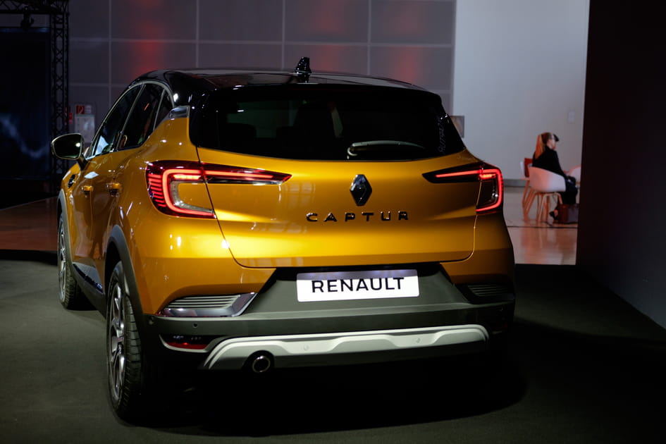 A l'arri&egrave;re du Captur, c'est l'effet &quot;waouh&quot;&nbsp;!