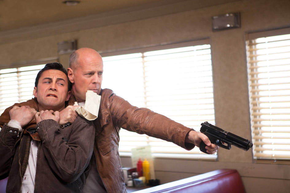 Il affronte son pass&eacute; dans Looper (2012)