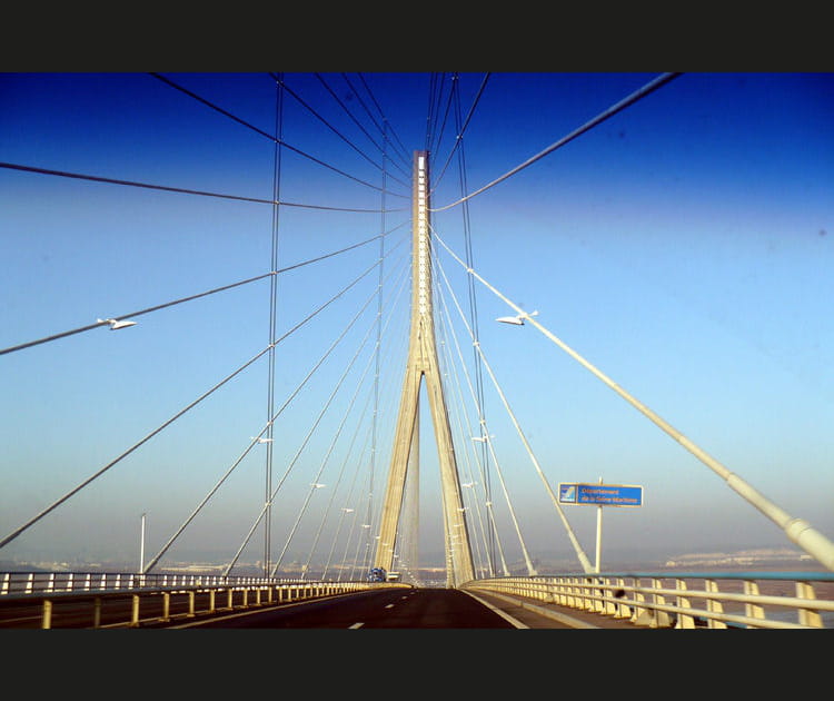 L'int&eacute;rieur du pont de Normandie