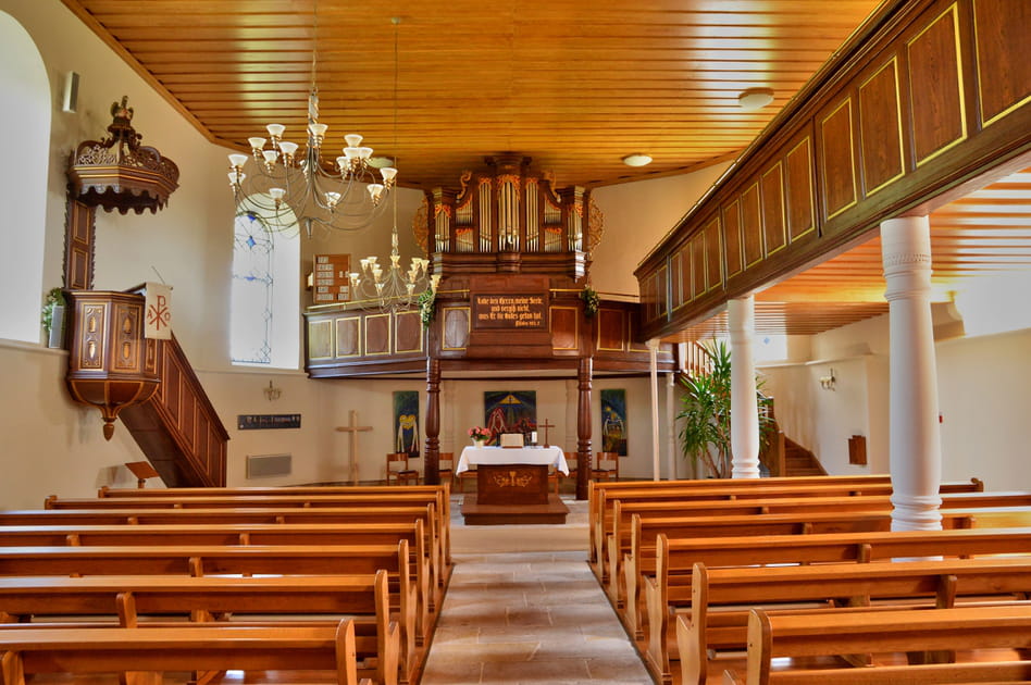 L'int&eacute;rieur de l'&eacute;glise r&eacute;form&eacute;e