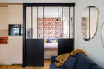 Adieu la verrière vue et revue, cette architecte donne la nouvelle tendance pour séparer deux pièces de façon élégante
