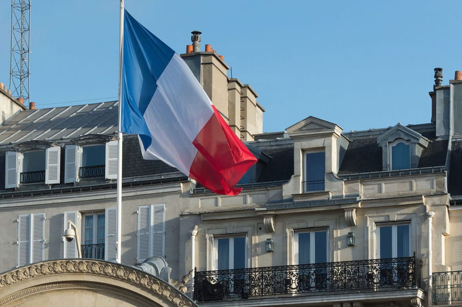 Drapeaux en berne &agrave; l'Elys&eacute;e