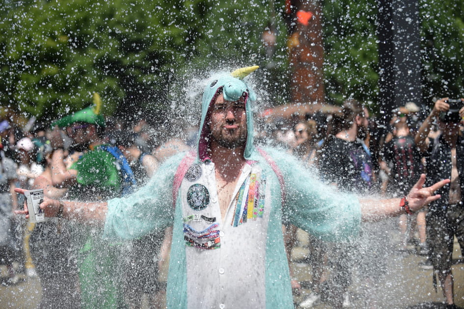 Sous la pluie en licorne