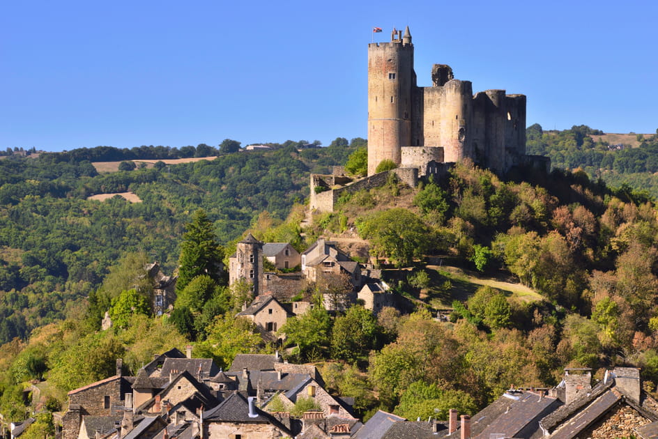 Le splendide village de Najac, dot&eacute; d'une forteresse imprenable