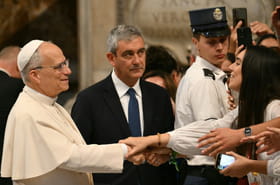 Vatican: le pape s'offre un bain de foule surprise aupr&egrave;s de 120.000&nbsp;jeunes