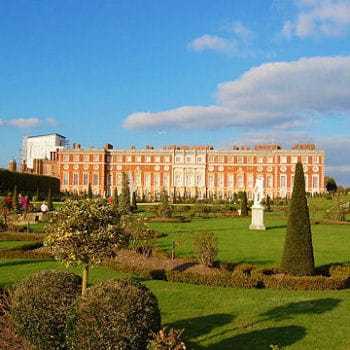 le château d'hampton court et son jardin anglais