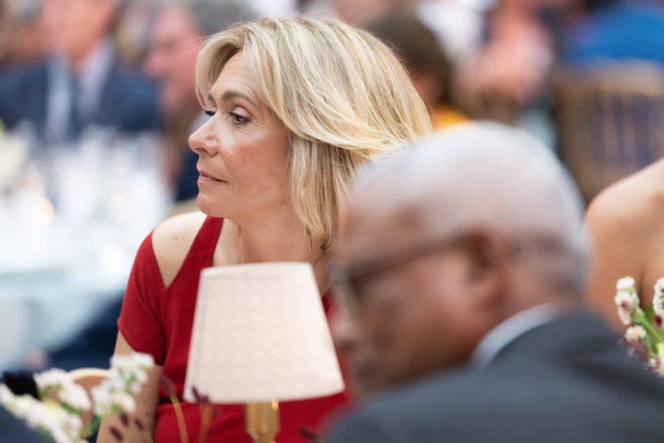 Val&eacute;rie P&eacute;cresse &agrave; table