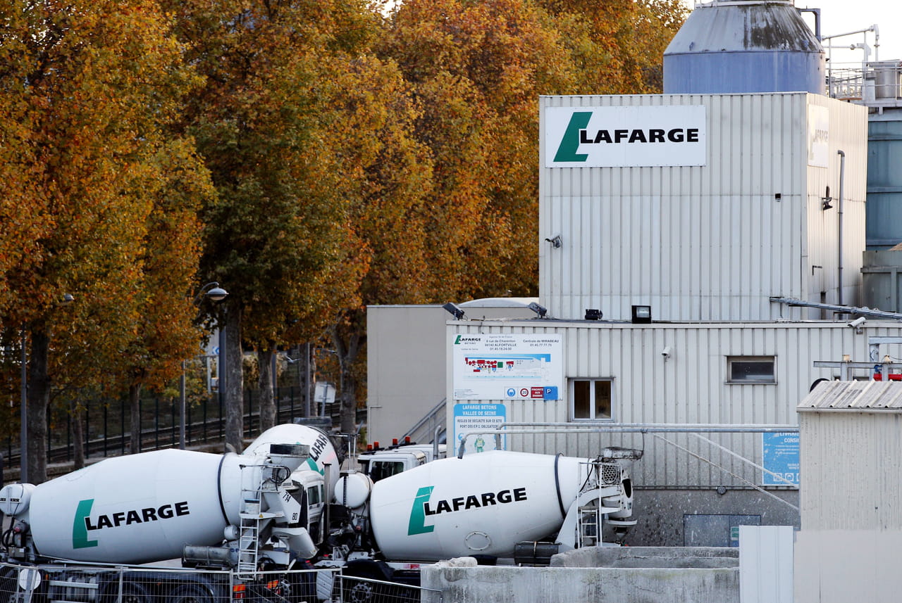 Procès Lafarge : pourquoi le groupe français a-t-il versé plusieurs millions d'euros à Daesh ?