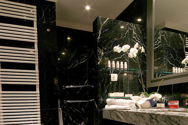 Une salle de bain tout confort