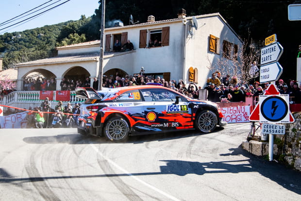 Loeb perd tout dès les premiers kilomètres