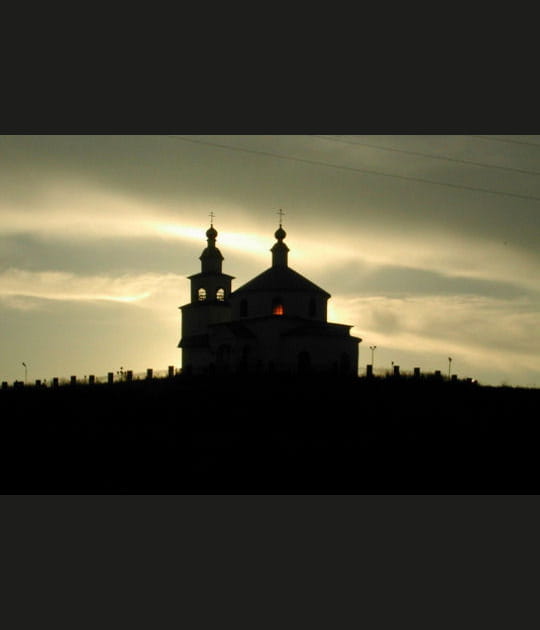 L'ombre d'une &eacute;glise orthodoxe