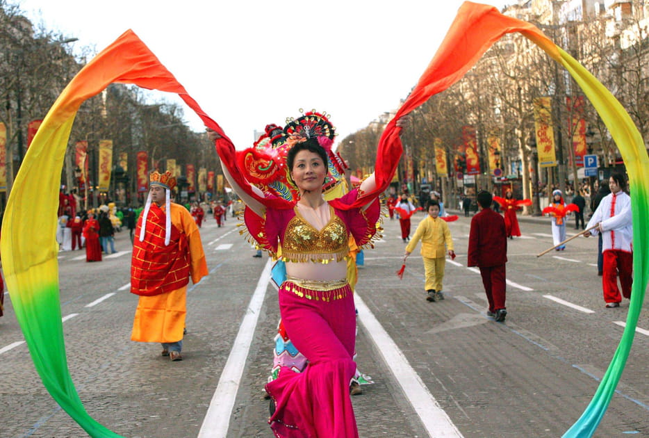D&eacute;fil&eacute; du Nouvel An chinois sur les&nbsp;Champs-&Eacute;lys&eacute;es