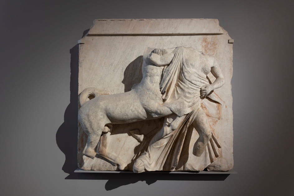 Une m&eacute;tope du Parth&eacute;non au Mus&eacute;e du Louvre