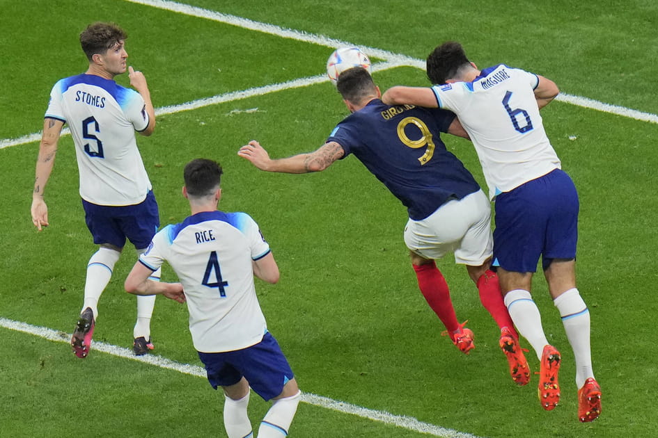 Le coup de casque de Giroud&nbsp;!