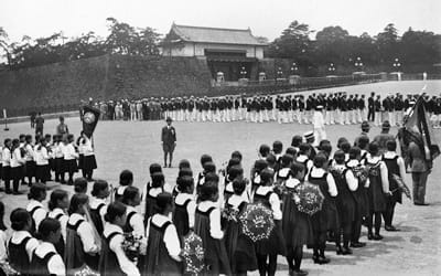 l'équipe japonaise défile pendant la cérémonie d'ouverture des jeux olympiques