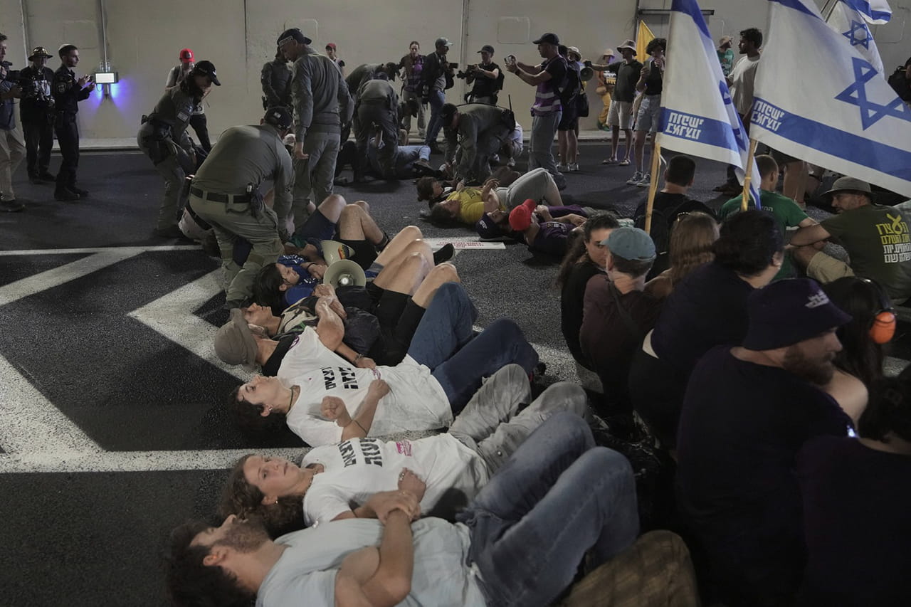 Tensions en Israël : 32 personnes arrêtées lors de manifestations contre la guerre à Gaza et pour la libération des otages