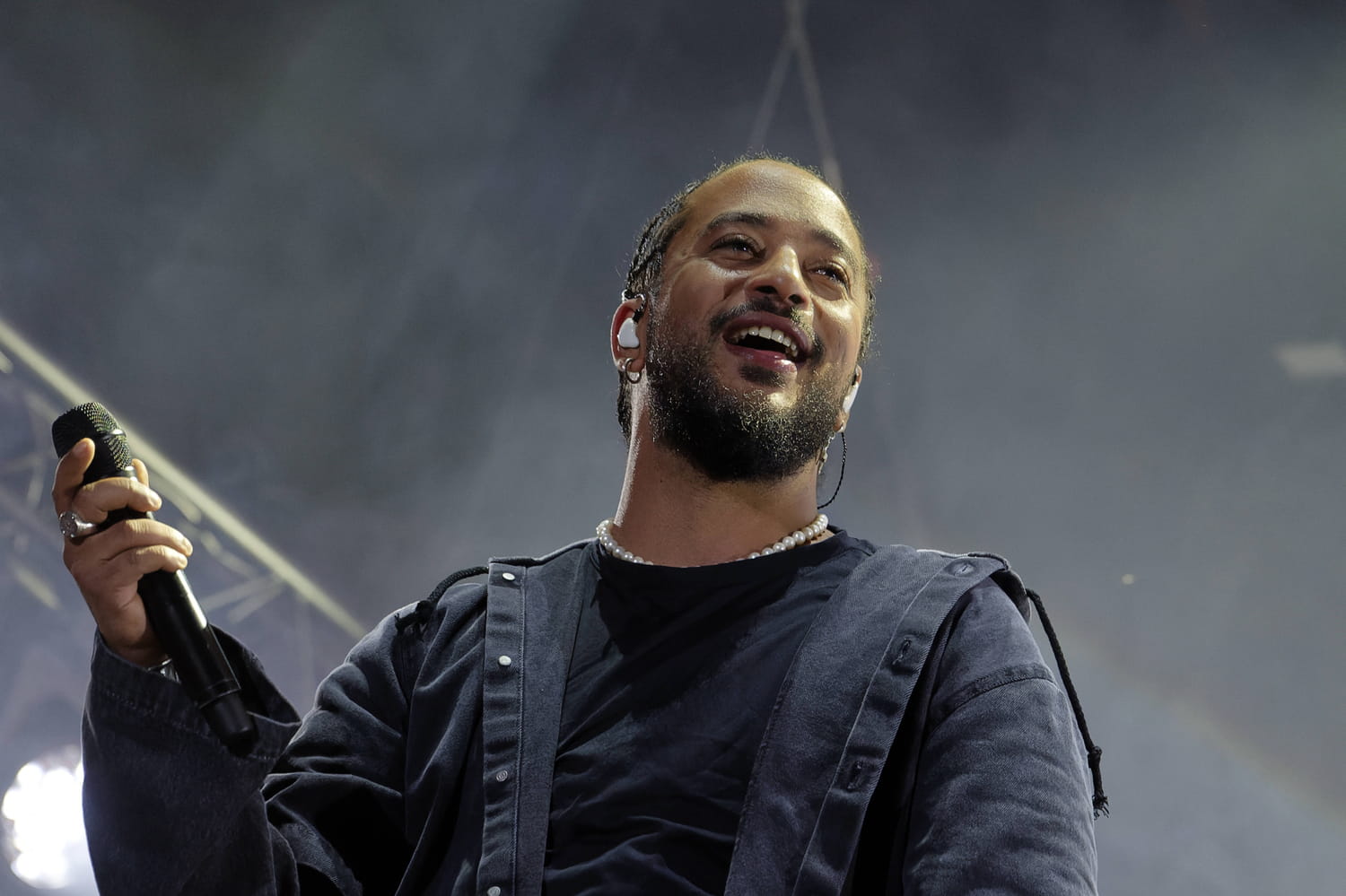 "C'est pas facile à dire…" Discrètement, Slimane revient avec un message un mois après sa condamnation