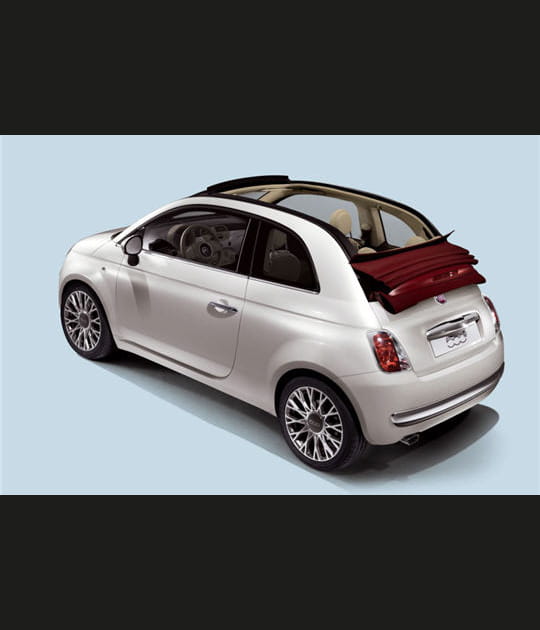 Une Fiat 500&nbsp;d&eacute;capotable