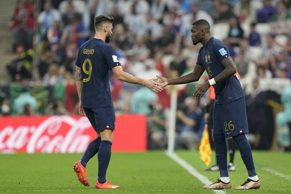 Giroud et Demb&eacute;l&eacute; remplac&eacute;s