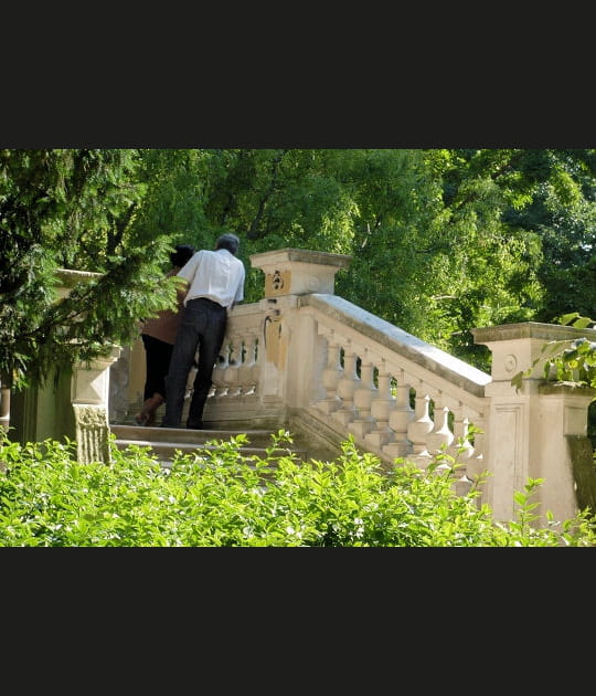 Intimit&eacute; d&eacute;rob&eacute;e au Parc Monceau
