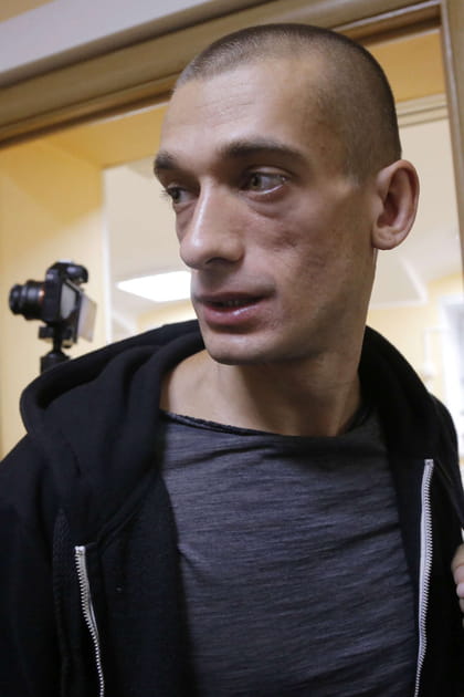 Pavlenski au coeur d'un r&eacute;veillon qui d&eacute;g&eacute;n&egrave;re en violences