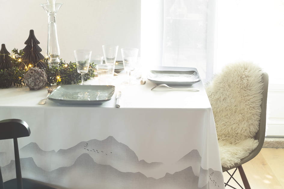 Une table blanche comme neige