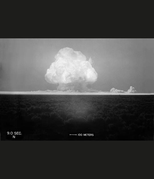 Les premi&egrave;res images de la bombe atomique