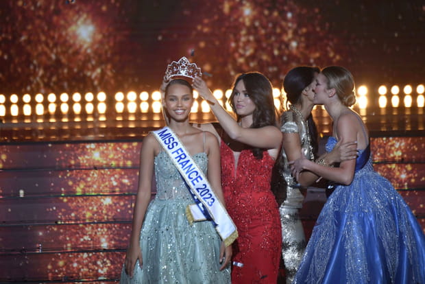 C'est Diane Leyre qui a couronné Indira Amiot Miss France