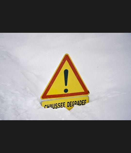 Route enneig&eacute;e