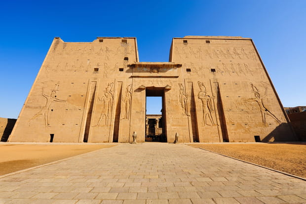 Le Temple d'Edfou, le sanctuaire du dieu faucon