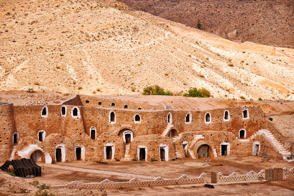 Matmata, c&eacute;l&egrave;bre pour ses maisons troglodytes