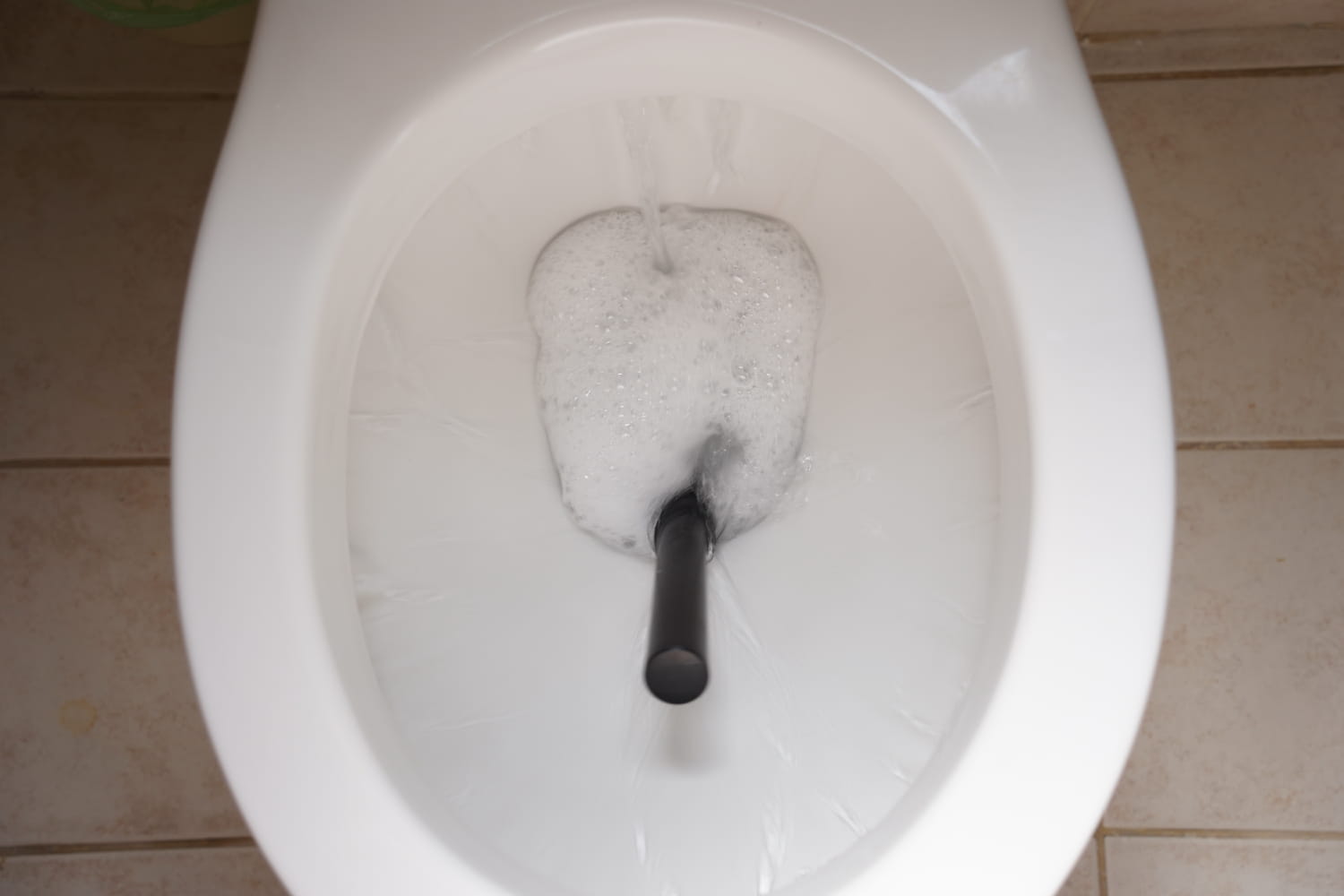 Pourquoi devrait-on jeter du sel dans les toilettes et à quelle fréquence est-il bon de le faire ?