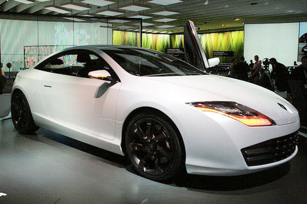 Décembre : Renault Laguna III coupé