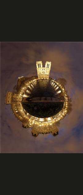 Plan&egrave;te Notre-Dame de nuit