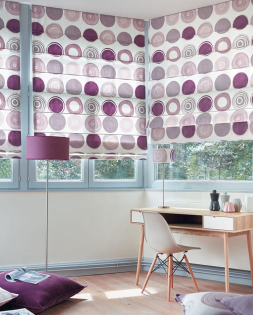 Un store pour g&eacute;rer la luminosit&eacute; du coin bureau