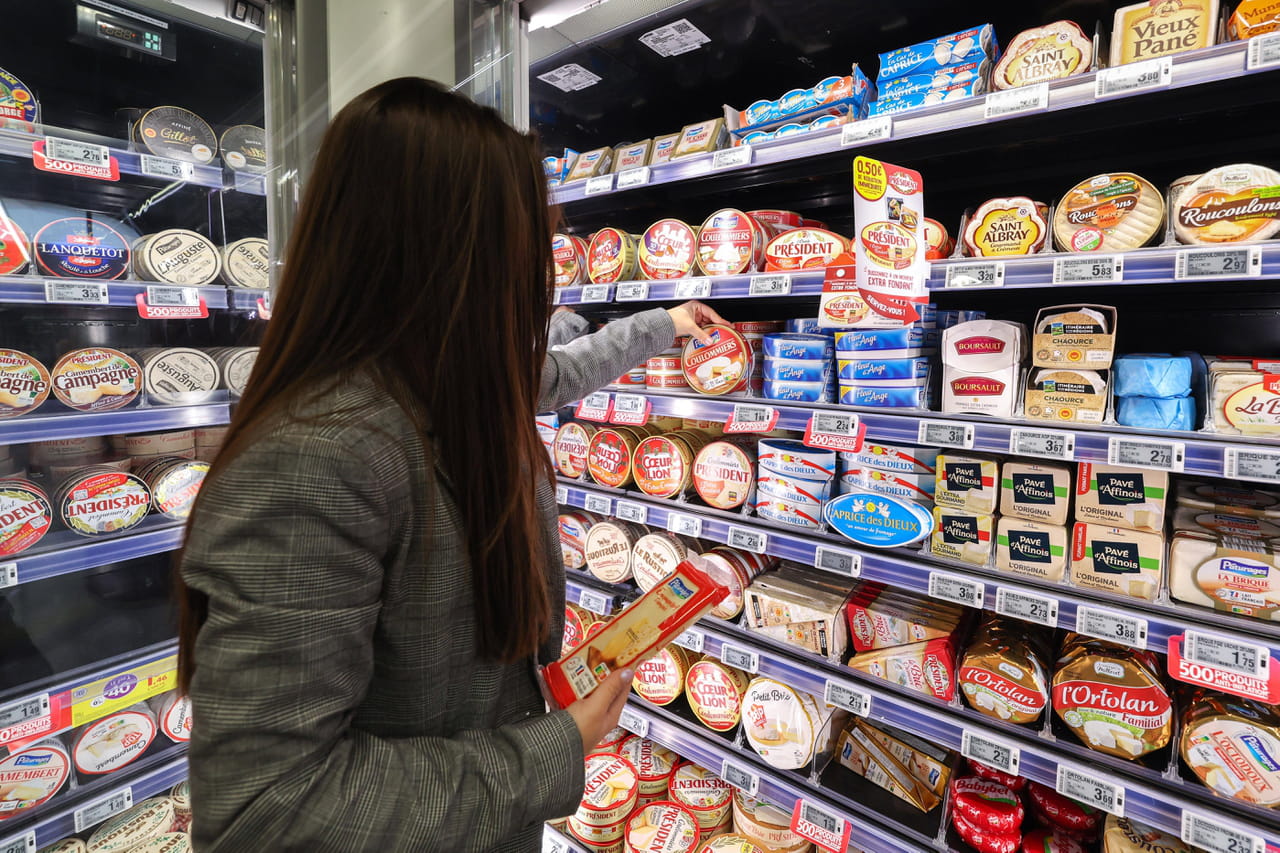 Rappel massif de fromages contaminés : après deux morts en France, une épidémie mondiale ?