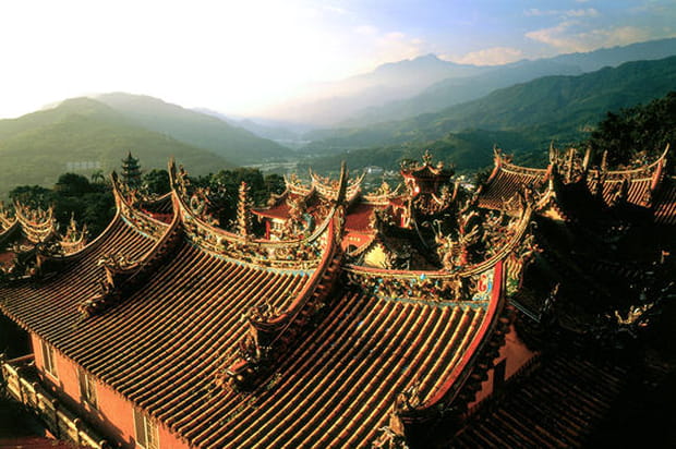 Les toits du temple de la montagne Tête de Dragon