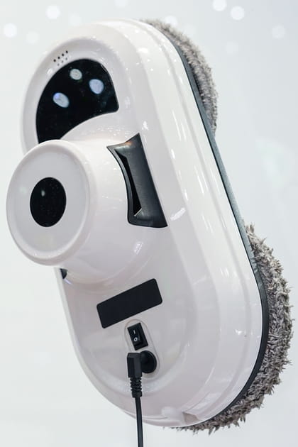 Un robot lave vitre