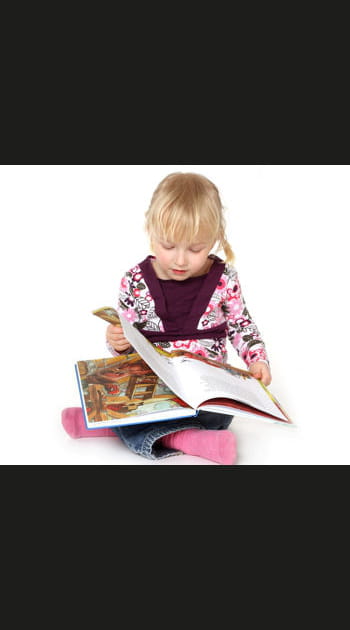 Laissez-le manipuler les livres