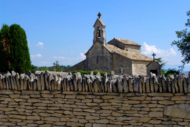 L'église de Saint-Pantaléon, un joyau du patrimoine provençal