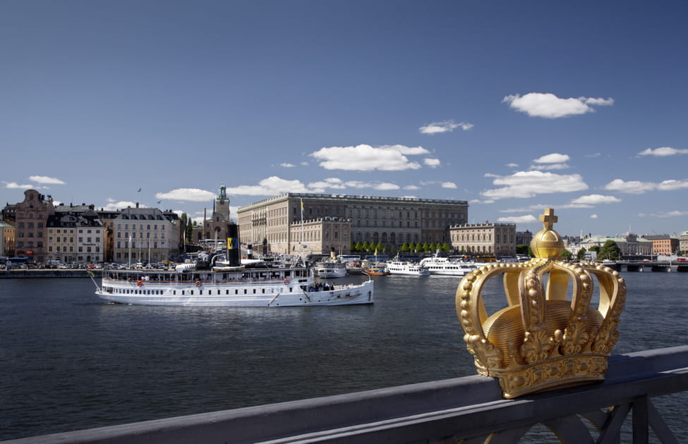 Voir la rel&egrave;ve de la garde au Palais royal, un must &agrave; Stockholm