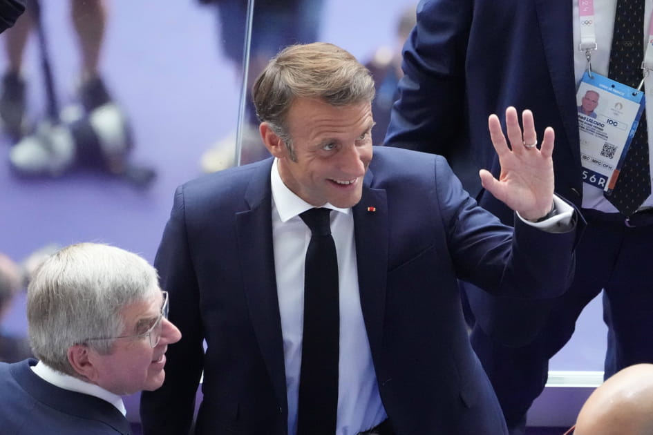 Le pr&eacute;sident Macron pr&eacute;sent