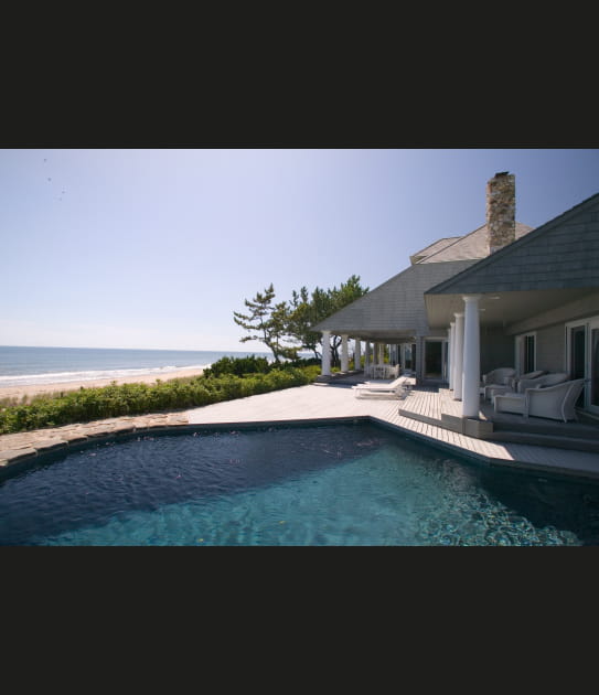Piscine avec acc&egrave;s direct &agrave; la plage
