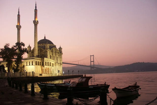 Le pont du Bosphore à Istanbul, le trait d'union